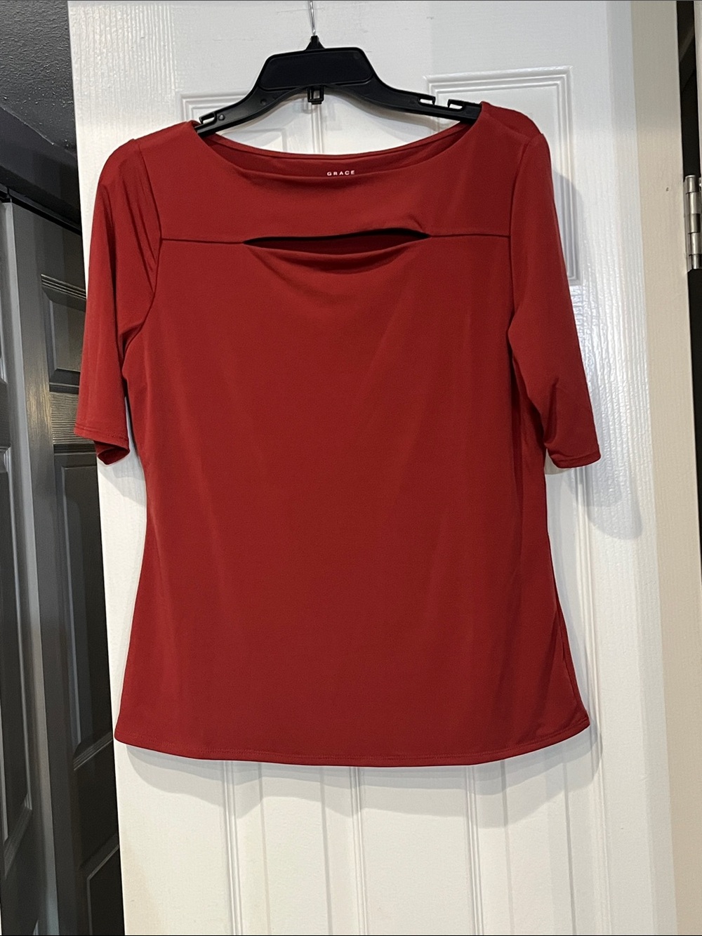 Grace cinnamon color Boatneck Short Sleeve Top with Front Cutout. NWOT Sz. Lg